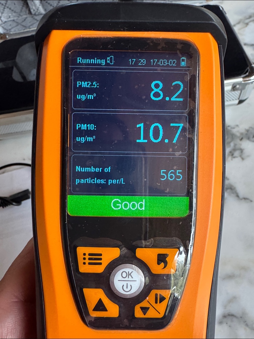 CO2 Carbon Dioxide Detector Temtop M2000C Air Quality with Case, Charger, Manual